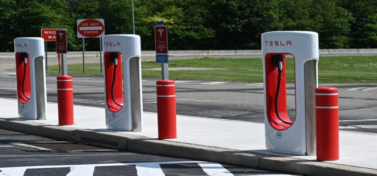 Everything You Need To Know About EV Charging Etiquettes